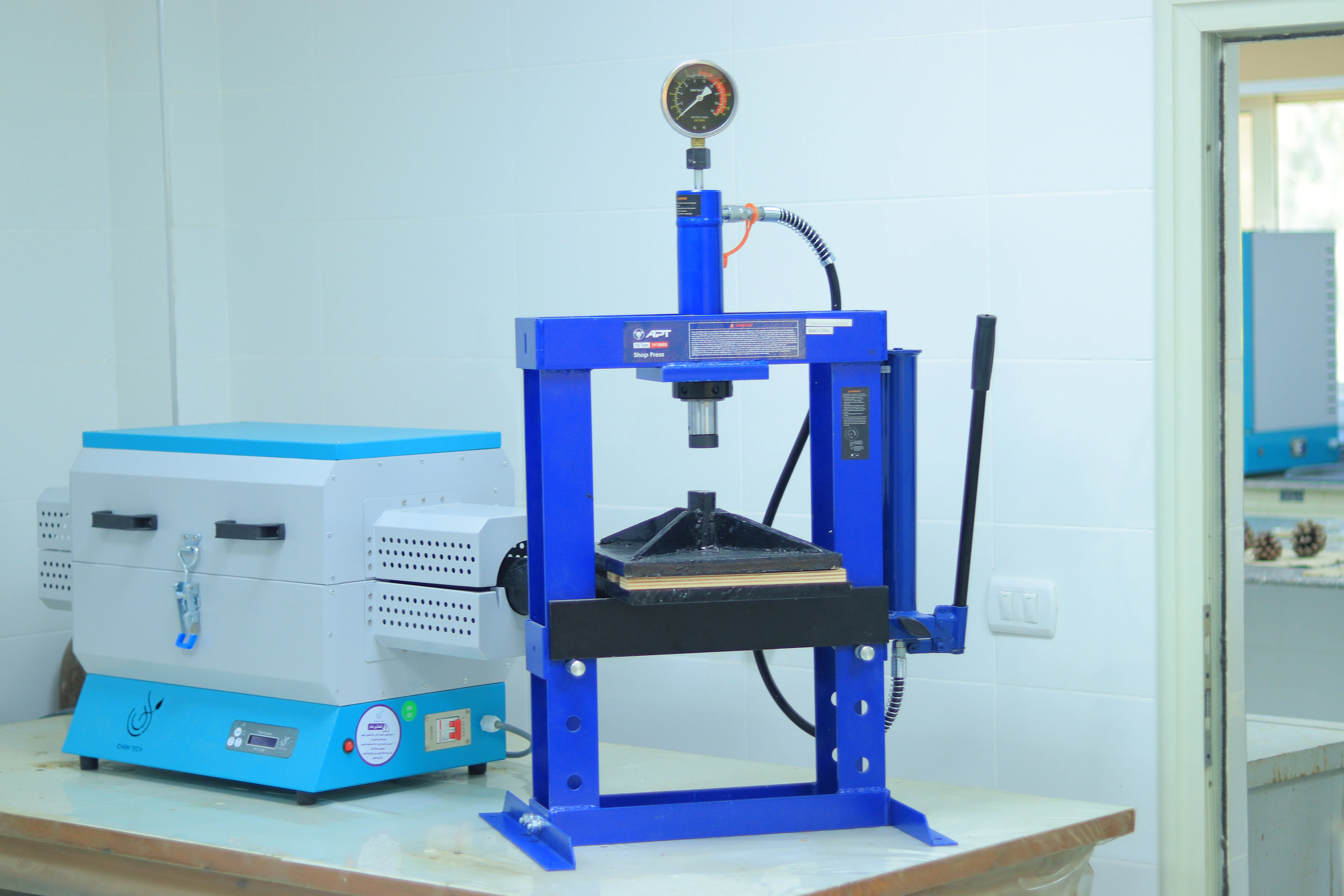 Hydraulic manual press