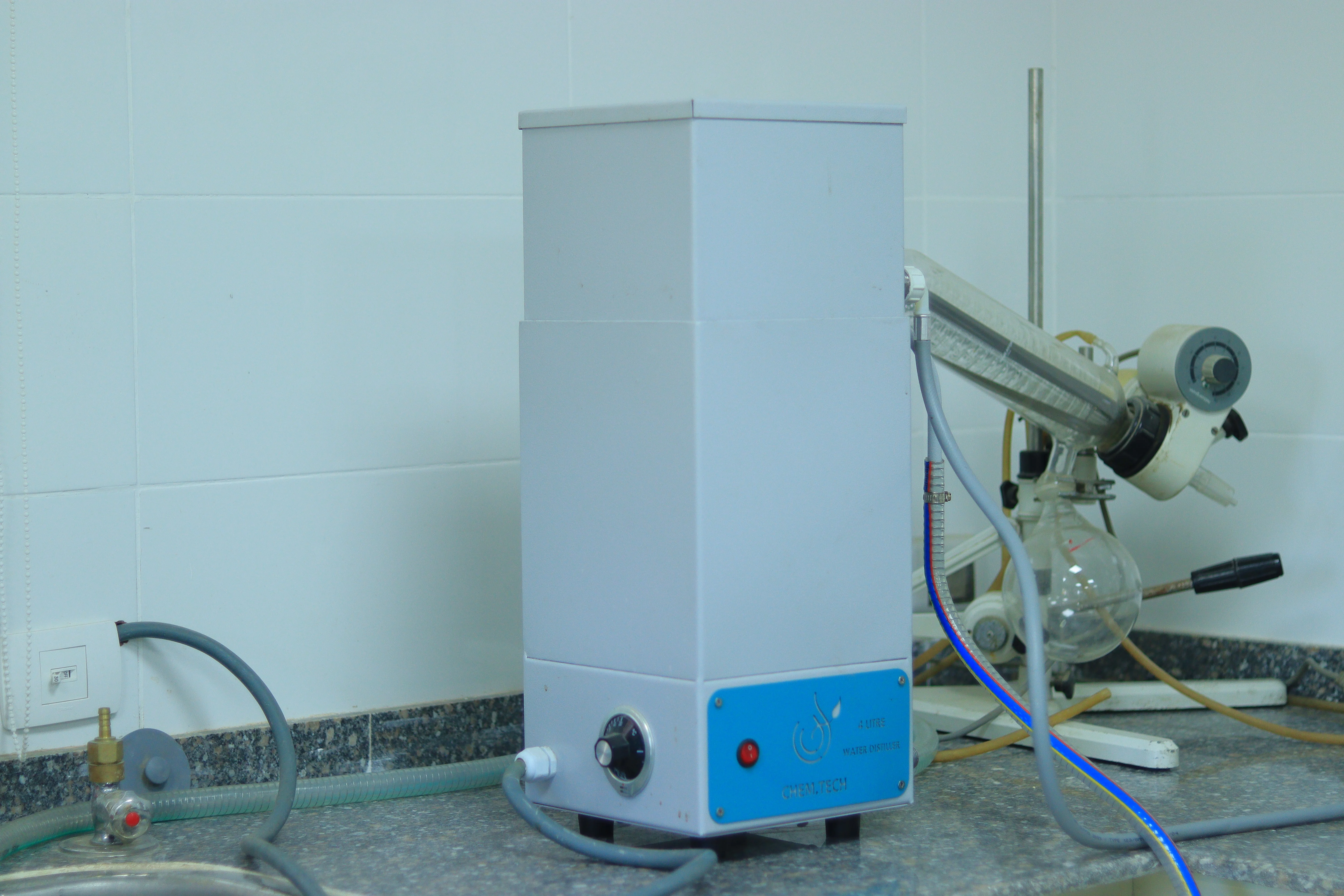 Single distillated water apparatus