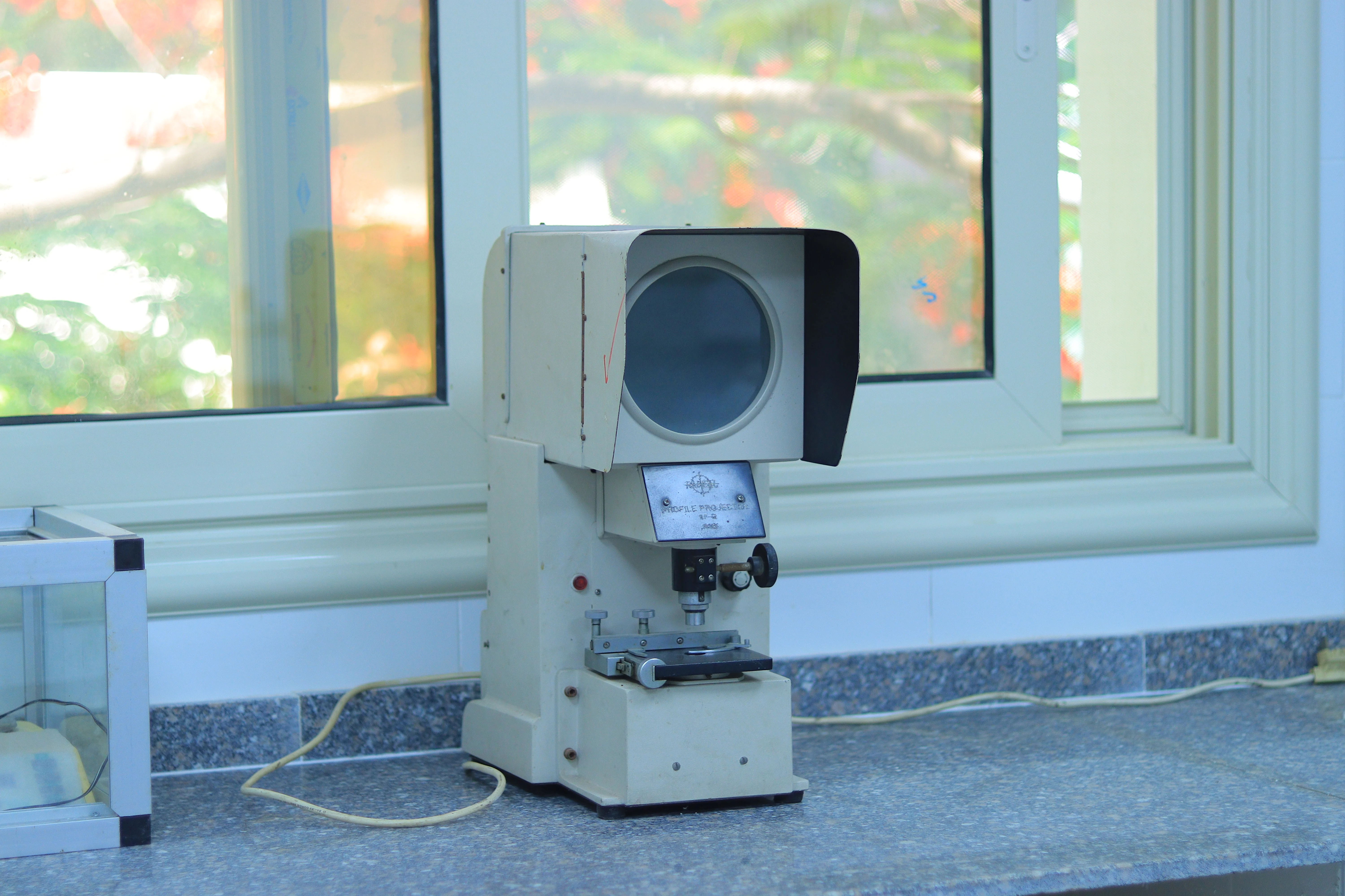 Projection Microscope