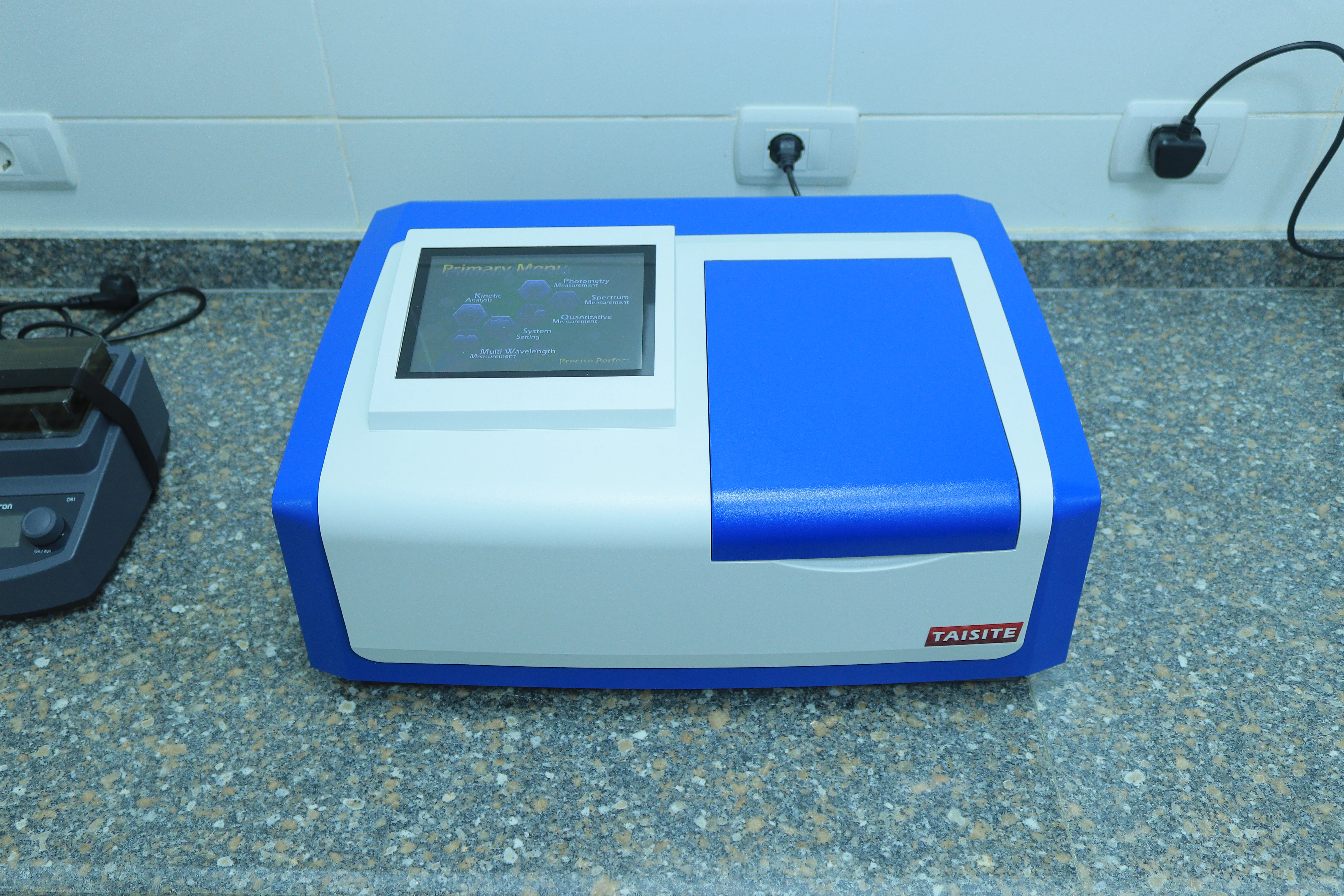 Double Beam Spectrophotometer